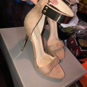 Bakers heels brand new never worn